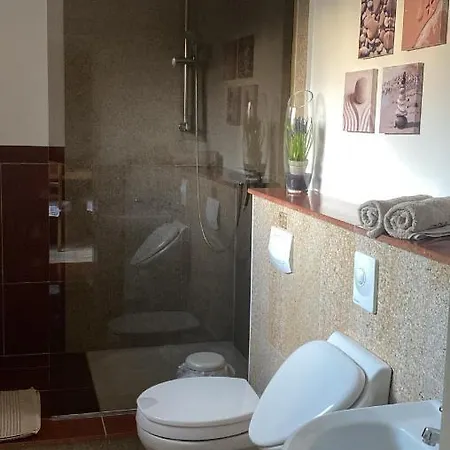 Moderne Grosszuegige Souterrainwohnung Zarrentin Gallin Schaalsee Wald Wasser Apartment *